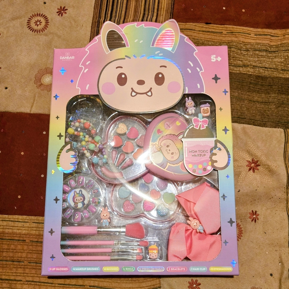 Labubu Colorful Kids Makeup Set